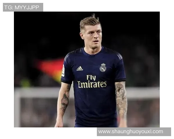 克罗斯在足球世界的影响力与成就分析:从天才少年到传奇中场的成长之路 克罗斯在足球世界的影响力与成就分析:从天才少年到传奇中场的成长之路